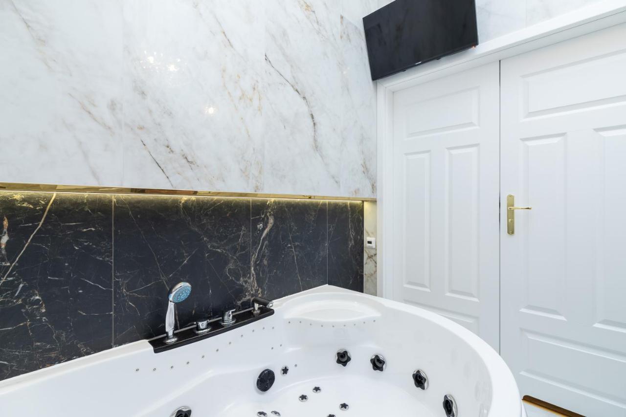 Kazimierz Studio With Jacuzzi By Renters Prestige Cracóvia Exterior foto