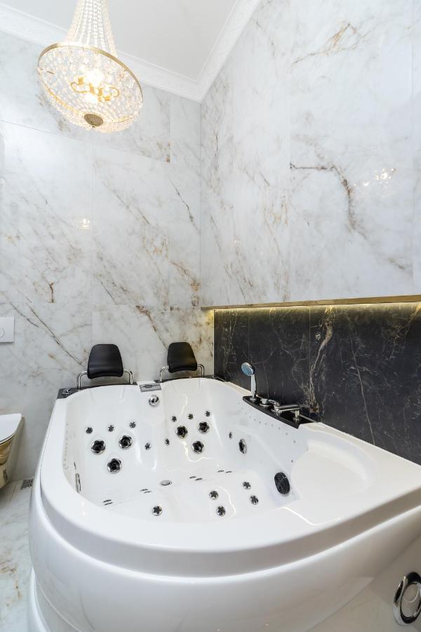 Kazimierz Studio With Jacuzzi By Renters Prestige Cracóvia Exterior foto